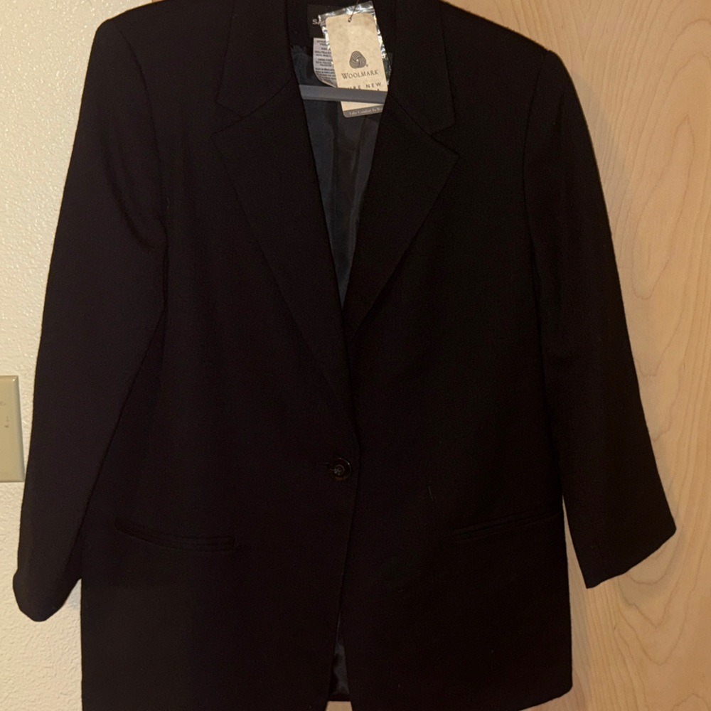 Sag Harbor: Classic Black Blazer: women’s Sz 12 100% pure Wool
